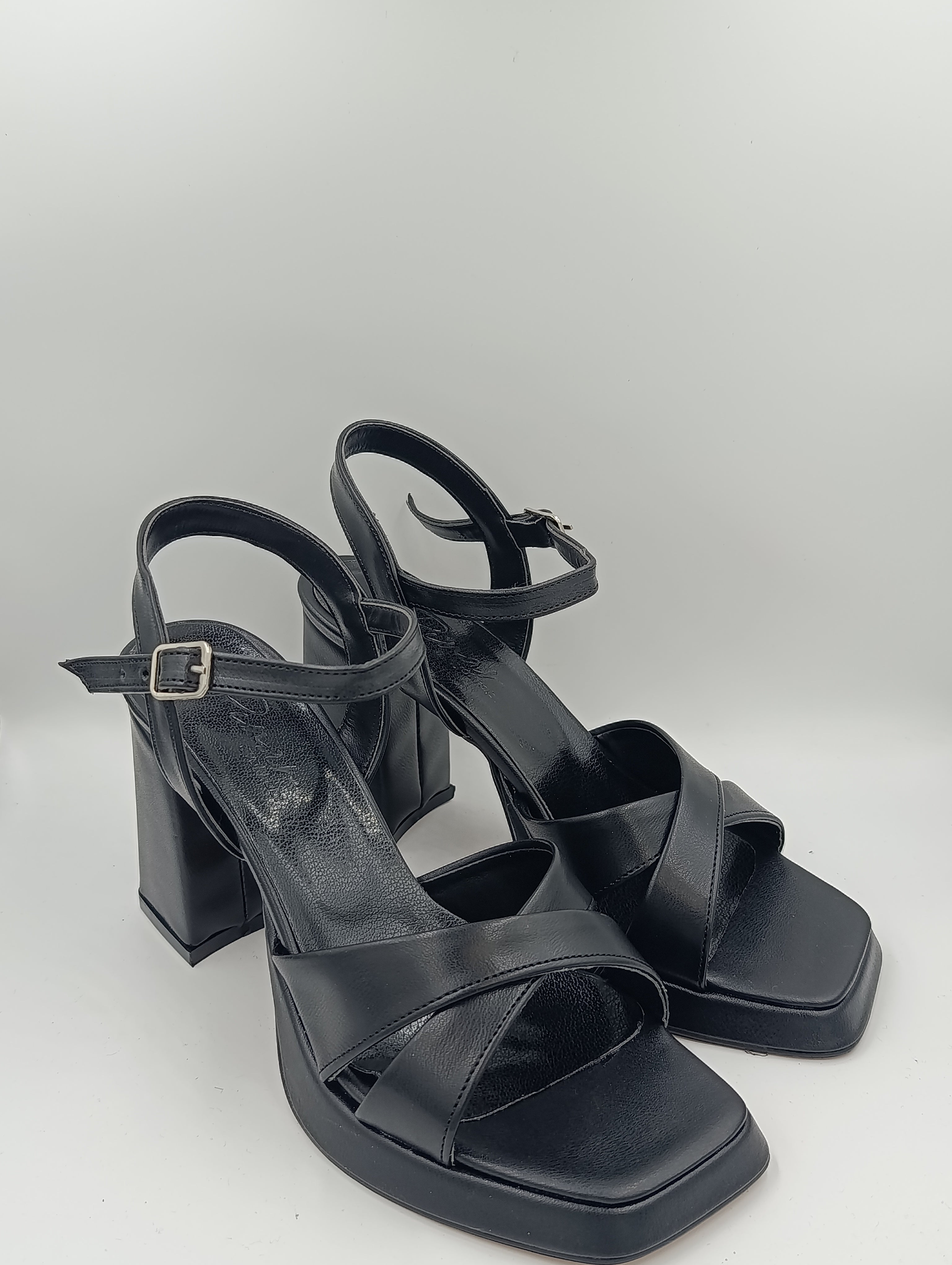 Çapraz Bantlı Kalın Topuk 10 Cm Siyah Suni Deri Platform