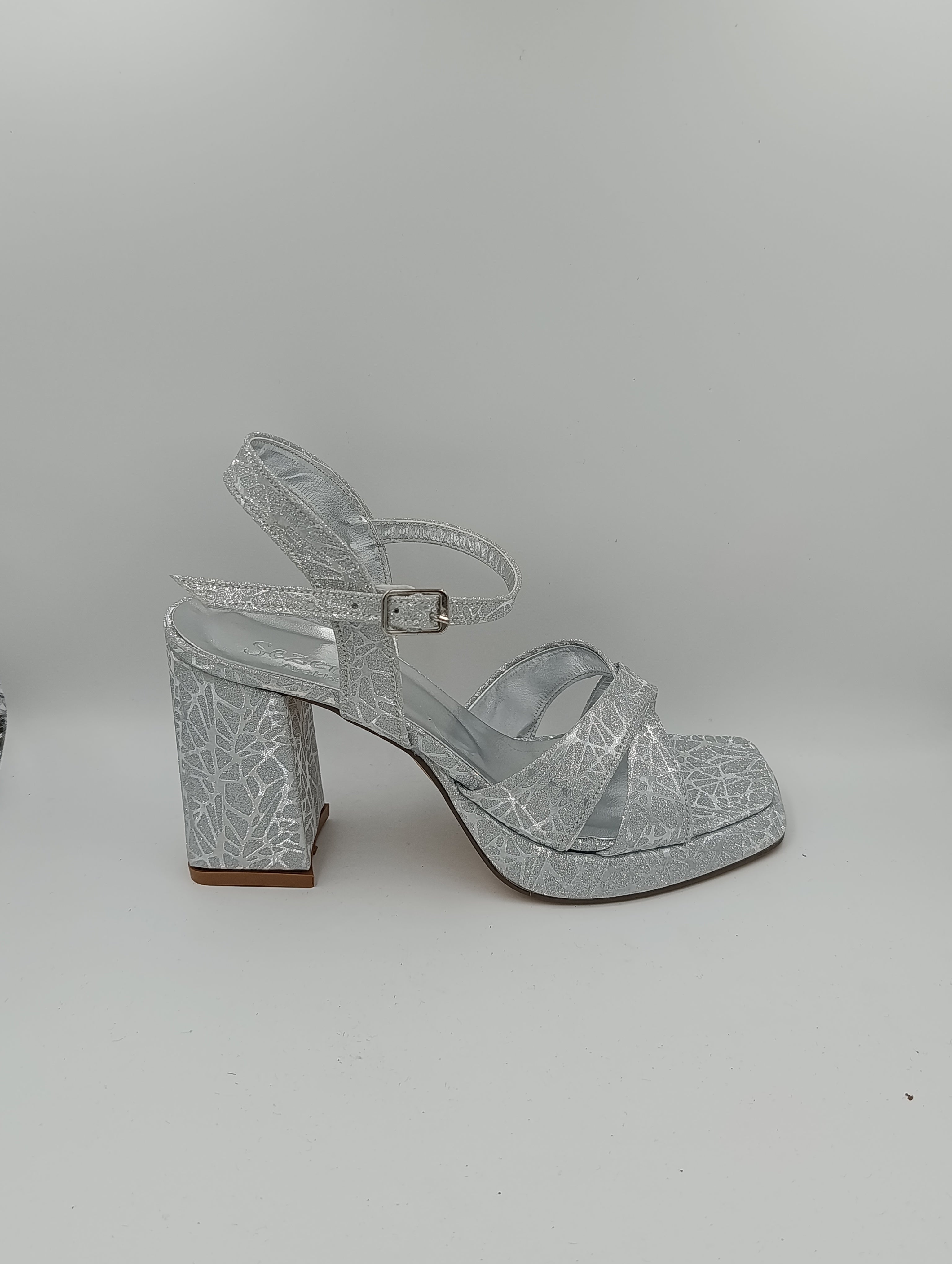 Çapraz Bantlı Kalın Topuk 10 Cm Gümüş Işıltılı Platform