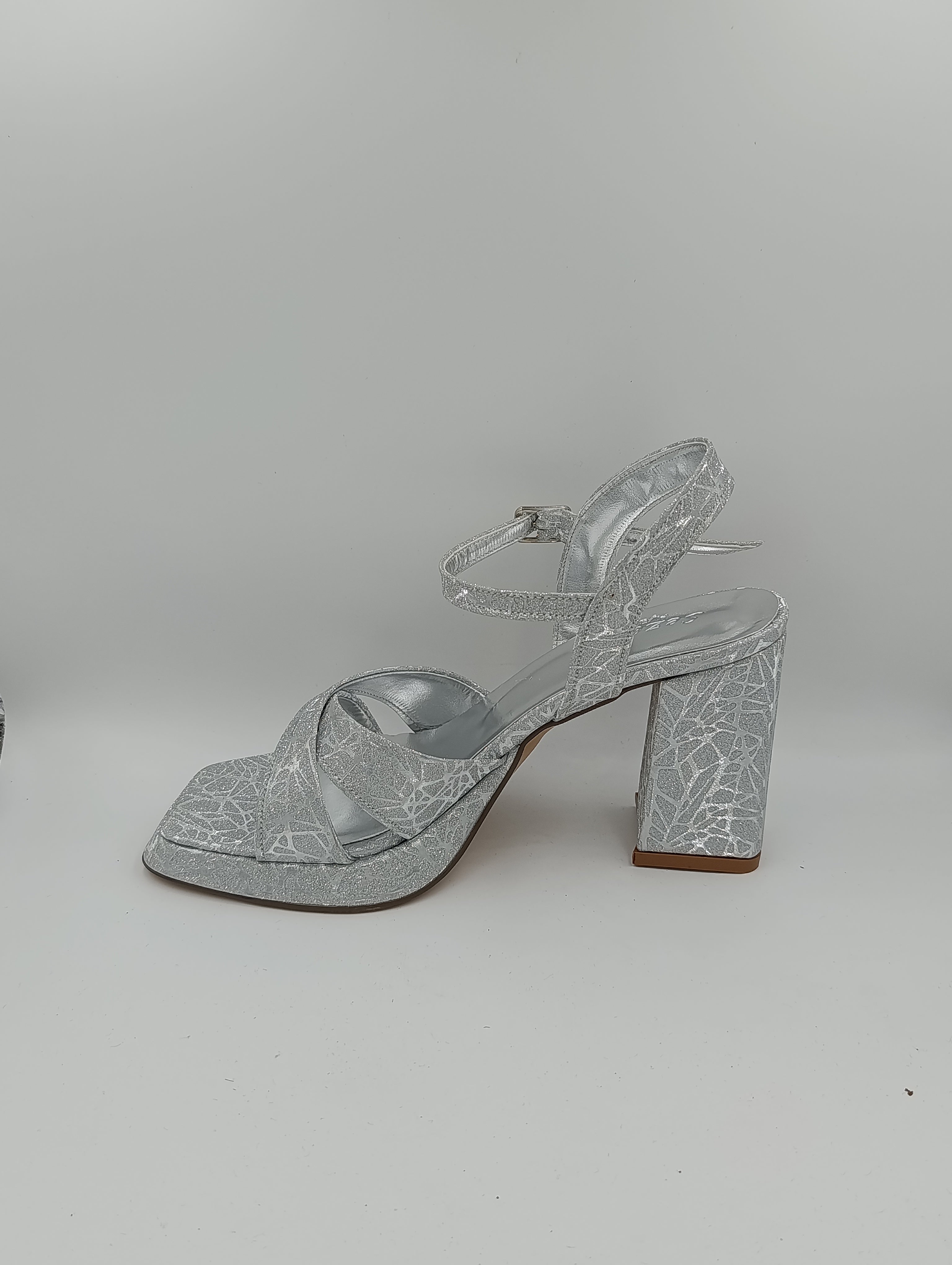 Çapraz Bantlı Kalın Topuk 10 Cm Gümüş Işıltılı Platform