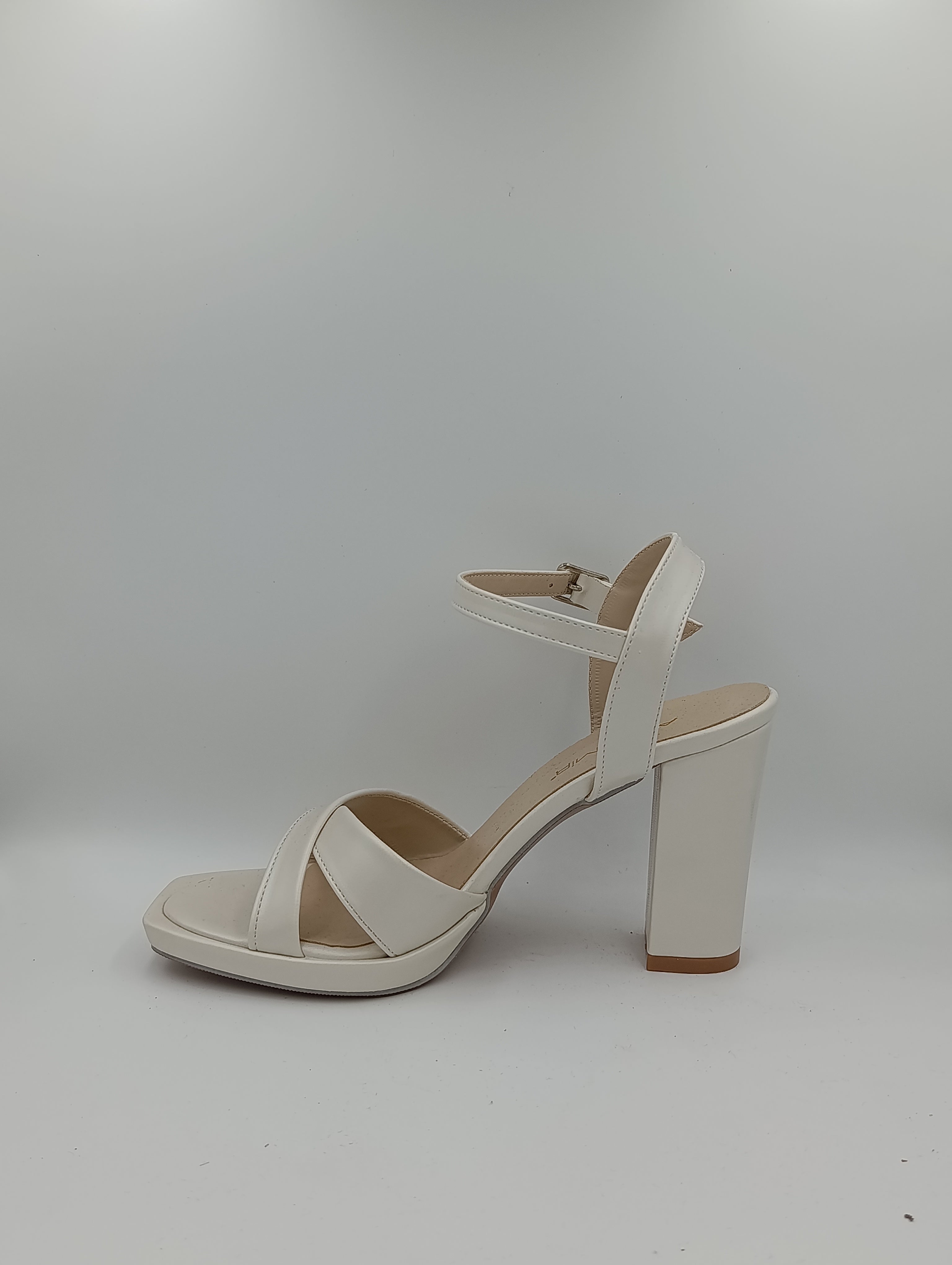 Çapraz Bantlı Kalın Topuk 10 Cm Bej Suni Deri Platform
