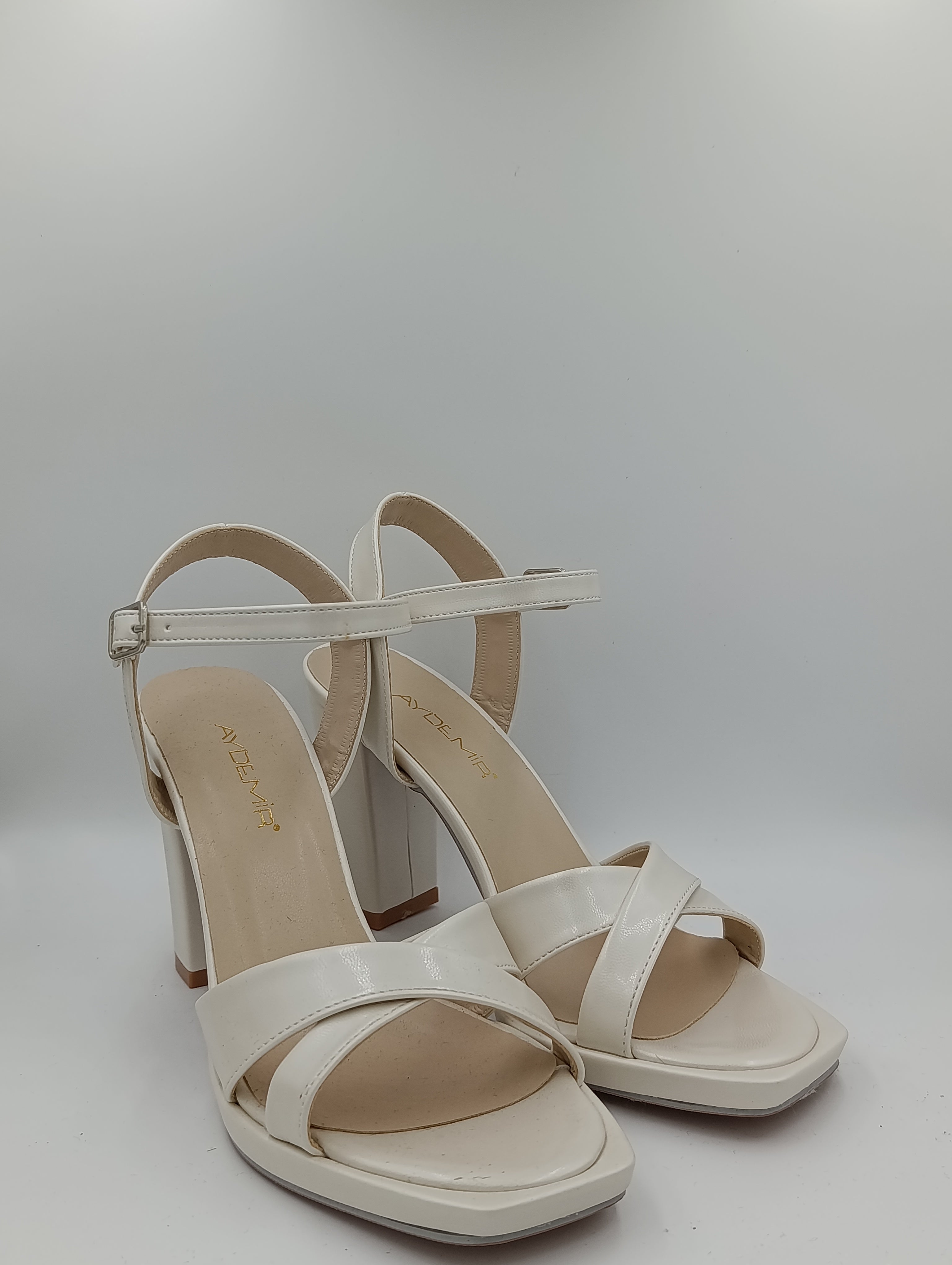 Çapraz Bantlı Kalın Topuk 10 Cm Bej Suni Deri Platform