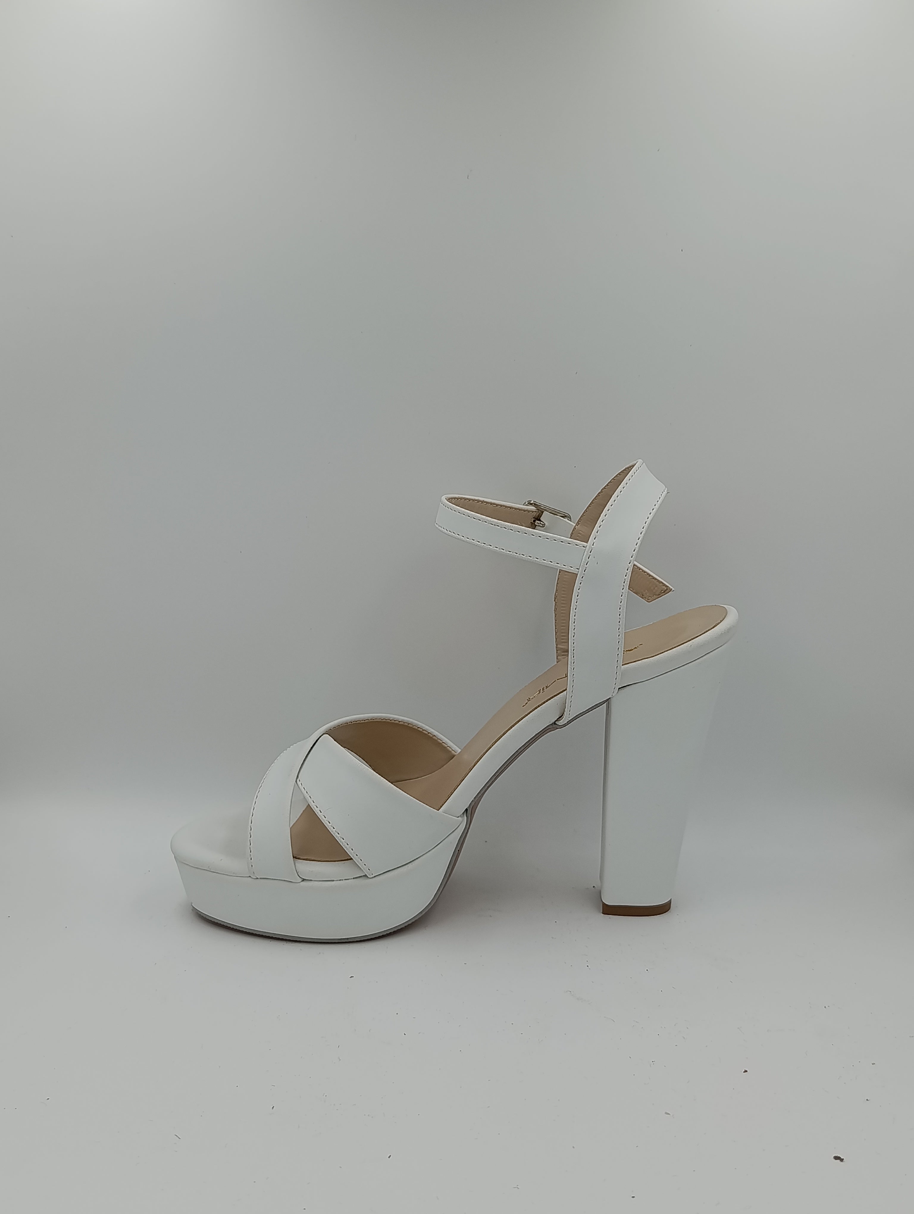 Çapraz Bantlı Kalın Topuk 12 Cm Beyaz Suni Deri Platform