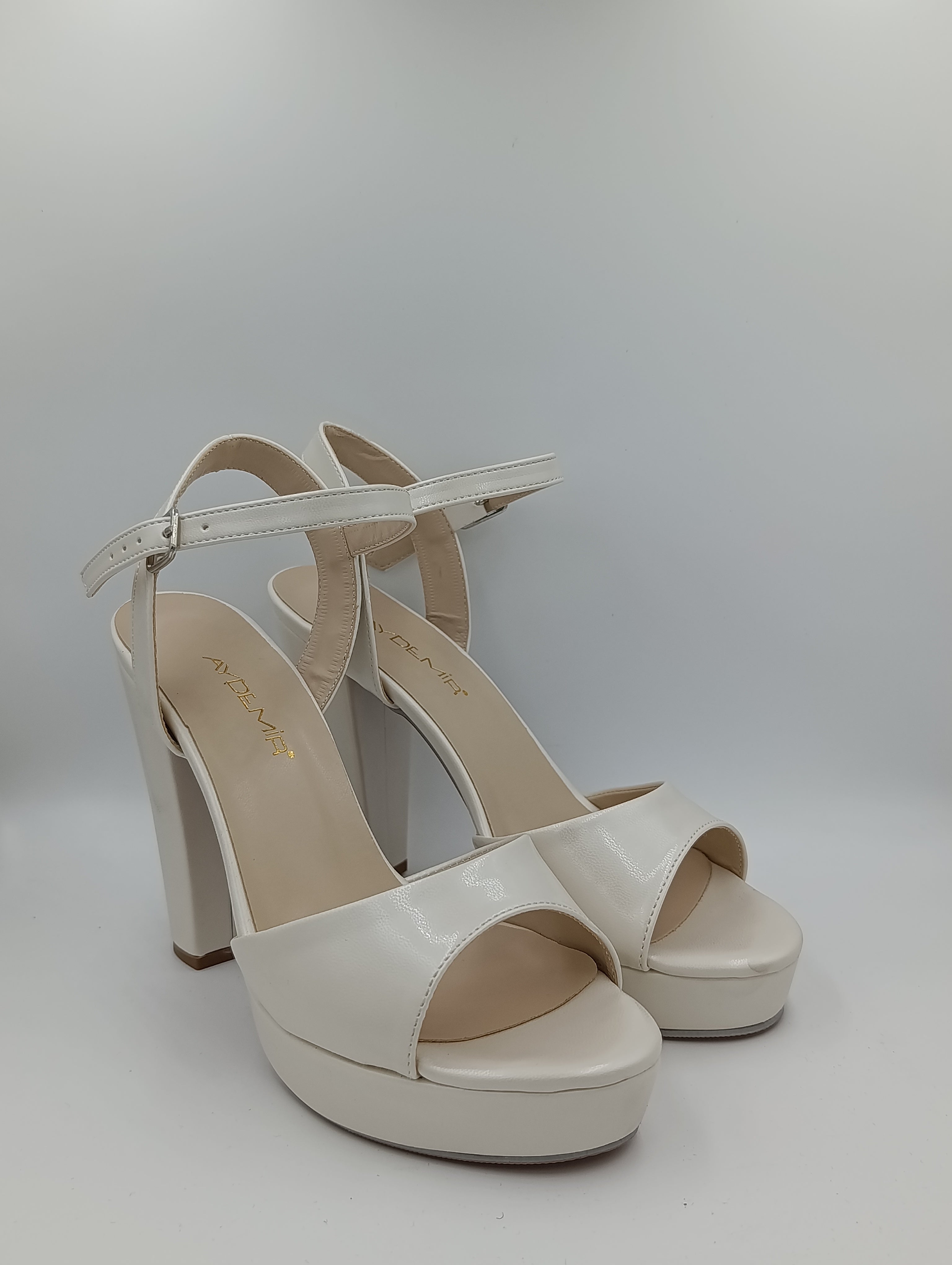 Düz Bantlı Kalın Topuk 12 Cm Vizon Suni Deri Platform